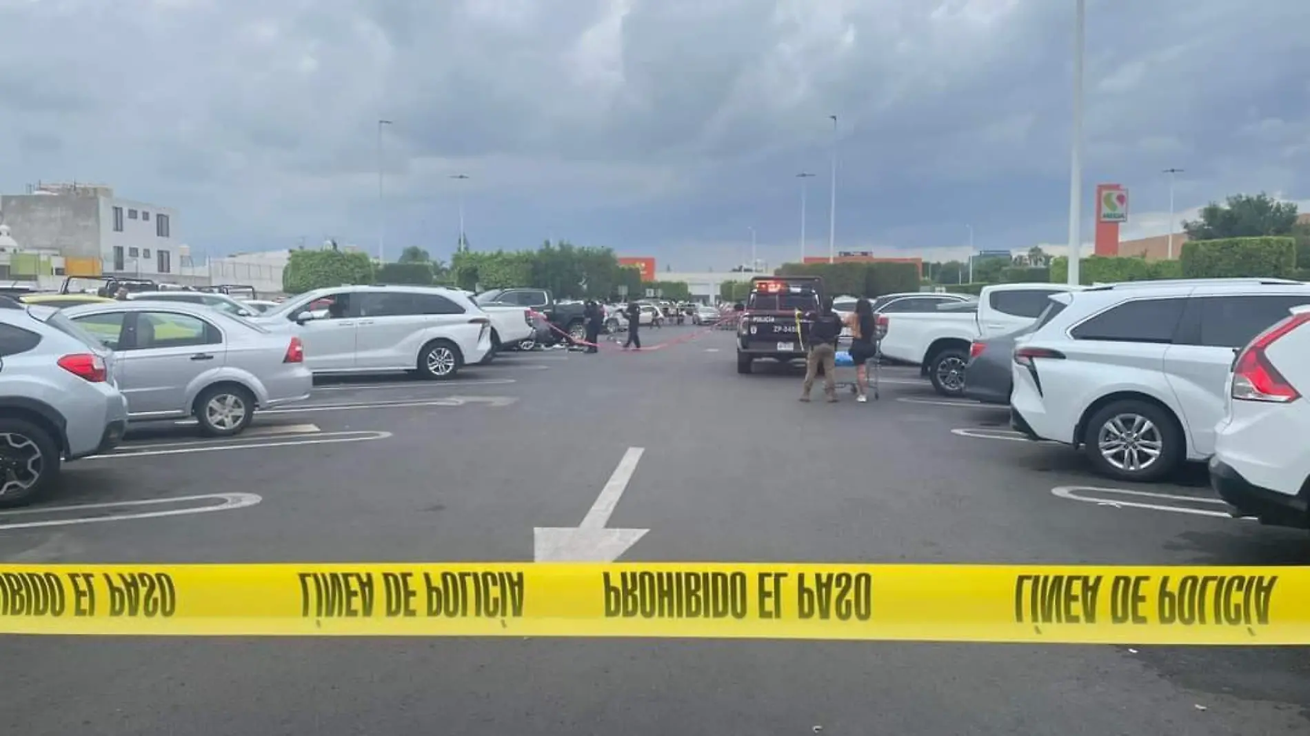 Balean a hombre en supermercado